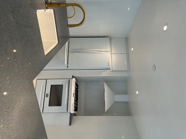 Building Photo - 1048 Calle Del Cerro