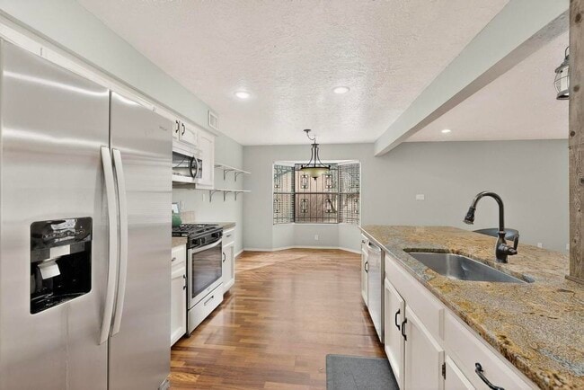 Building Photo - 717 Sagewood Ct SE