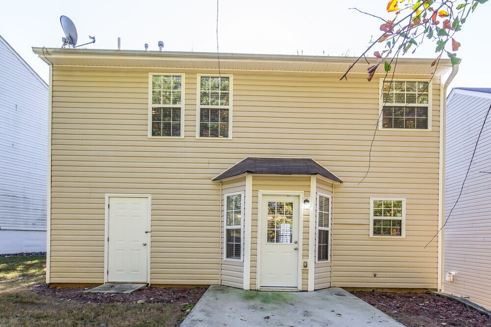 Building Photo - 126 Springbottom Dr SE