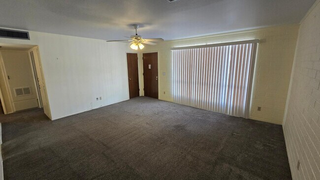 Building Photo - 10806 N 110th Dr