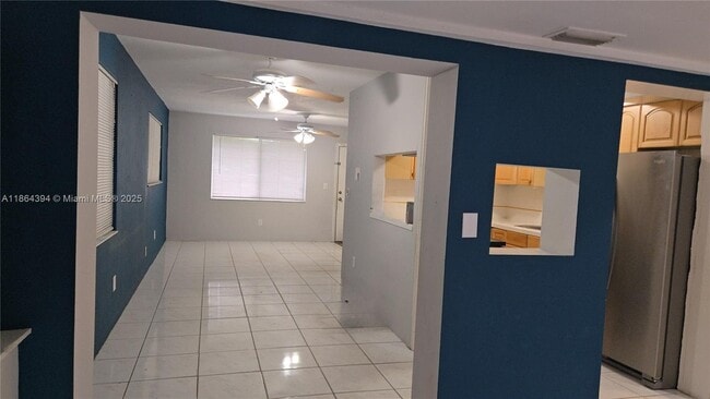 Building Photo - 502 N 70th Way
