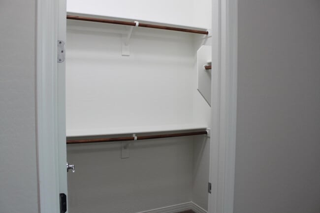 Building Photo - 3458 E Loma Vista St