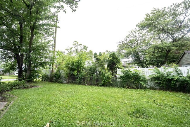 Building Photo - 4923 Barlow Dr