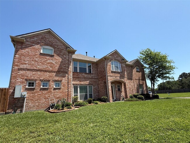 Building Photo - 4027 Park Thicket