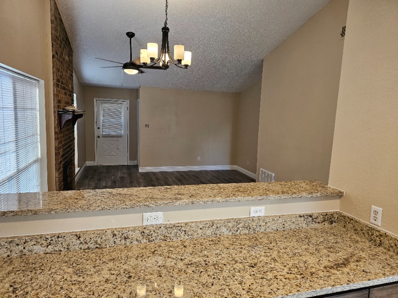 Building Photo - 2500 E Park Blvd