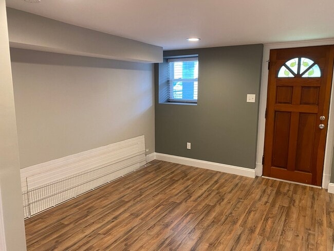 Building Photo - Renovated Hill Home for Rent!