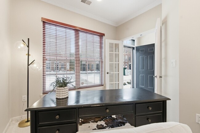 Building Photo - 531 Graten St