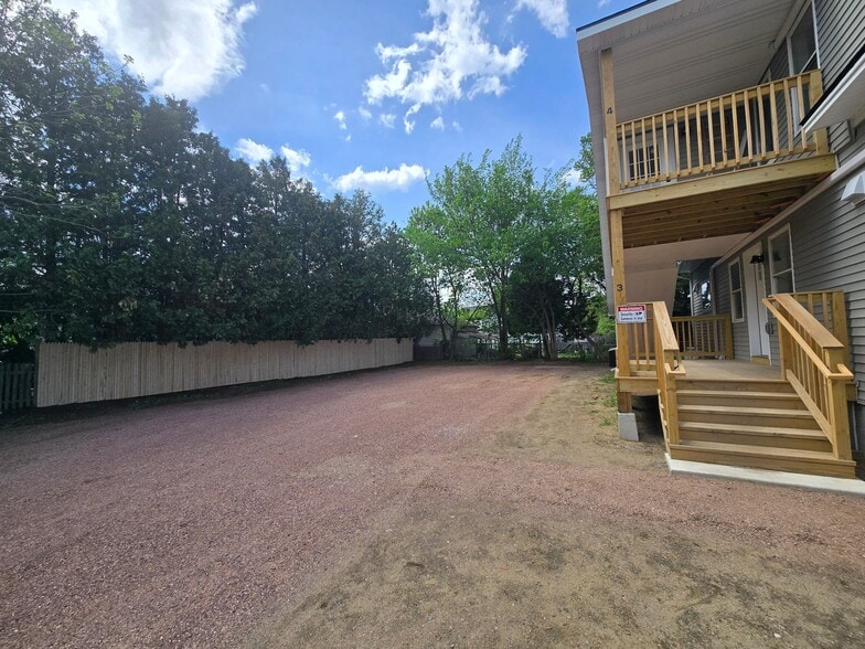 Building Photo - 20 Poirier Pl