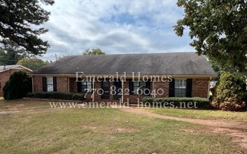 Building Photo - READY NOW!!! 2 Bedroom 2 Bath Ranch Duplex!!!