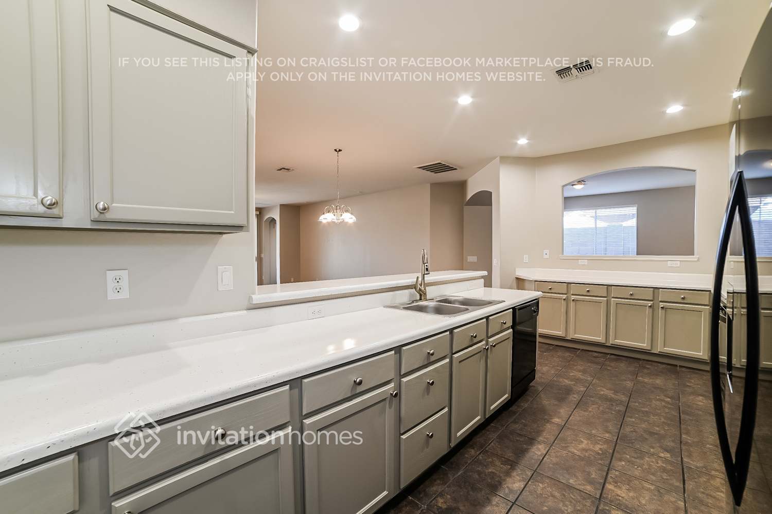 Building Photo - 1648 S 174th Ln