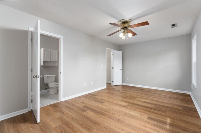 Building Photo - 808 Spy Glass Ct