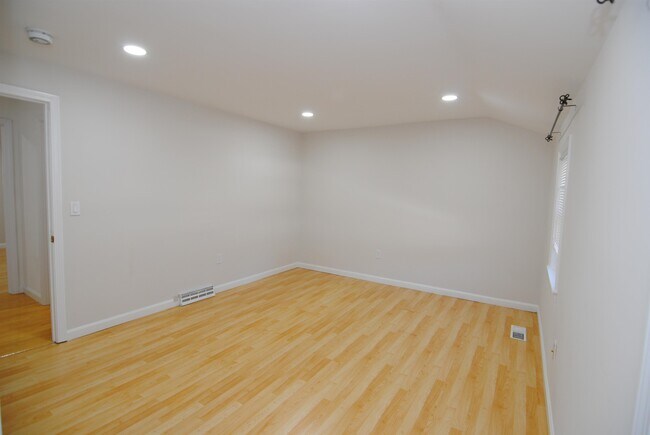 Building Photo - 31 Cannongate III Rd