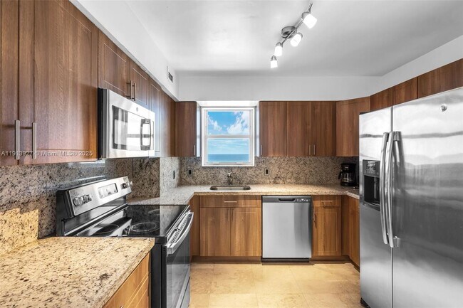 Building Photo - 5101 Collins Ave