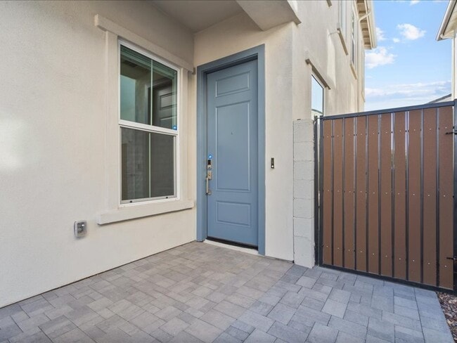 Building Photo - 5053 E Anderson Dr