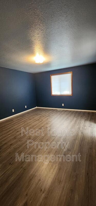 Building Photo - 5048 S Cole Rd