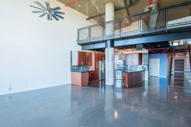 Building Photo - 2 Bed 2 Bath Modern Condo in Uptown Dallas!