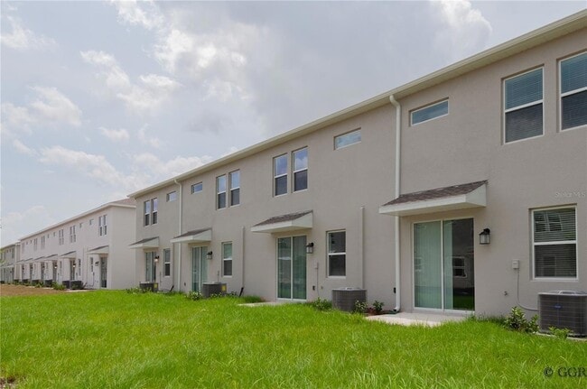 Building Photo - 3290 Laurent Lp