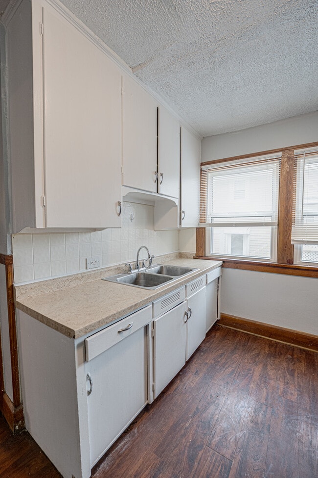 Building Photo - 814 22nd Ave