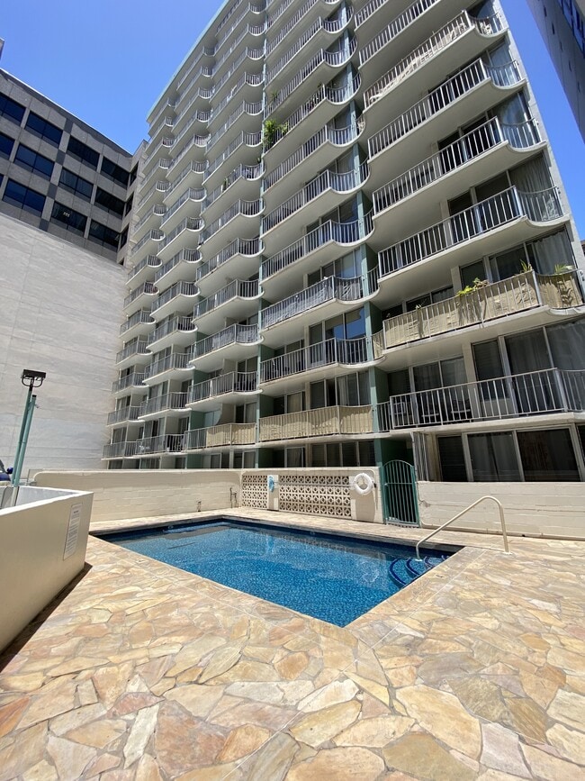 Building Photo - 1617 Kapiolani Blvd
