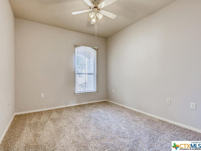 Building Photo - 303 Bonham Loop