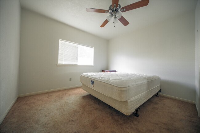 Building Photo - 13927 Lynnwood Ln