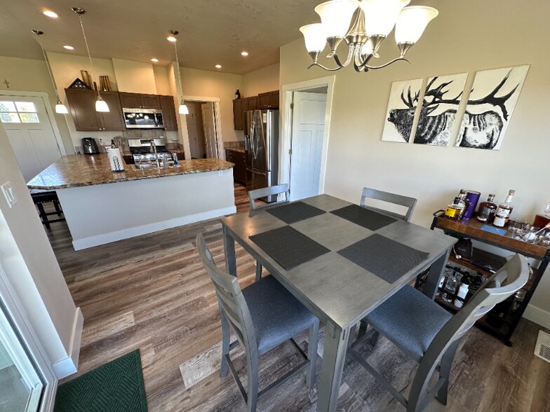 Building Photo - 1600 NE Cinder Loop