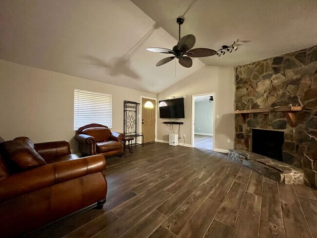 Building Photo - Beautiful 3/2 home in Mulberry!!