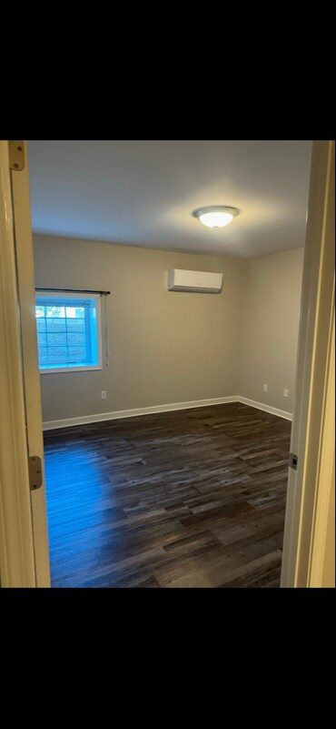 Building Photo - 1611 S Main St