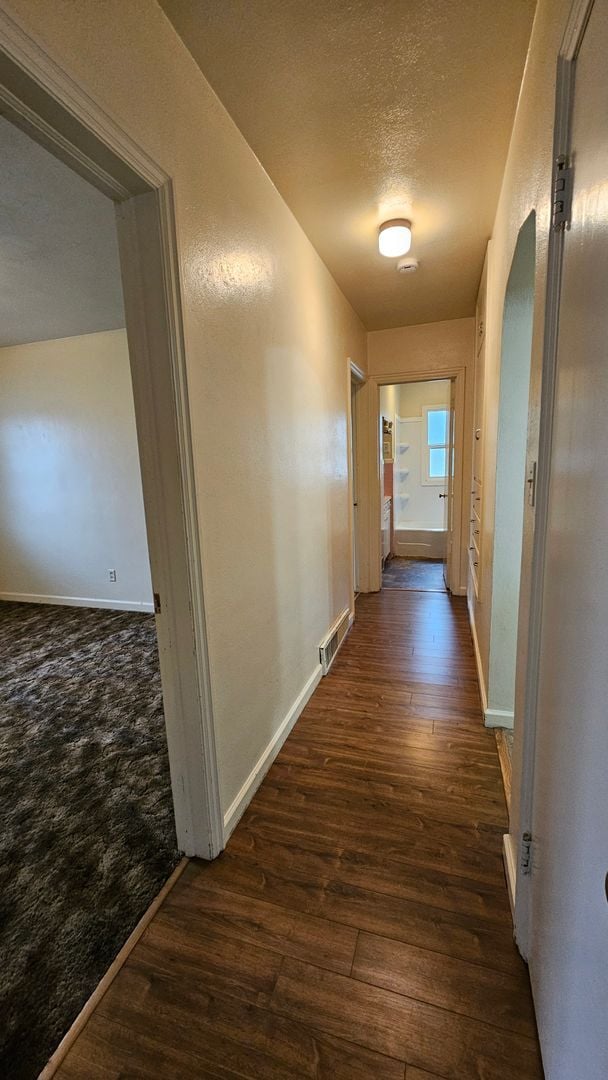 Building Photo - 3 Bed, 1 Bath House in Downtown Coeur d'Alene