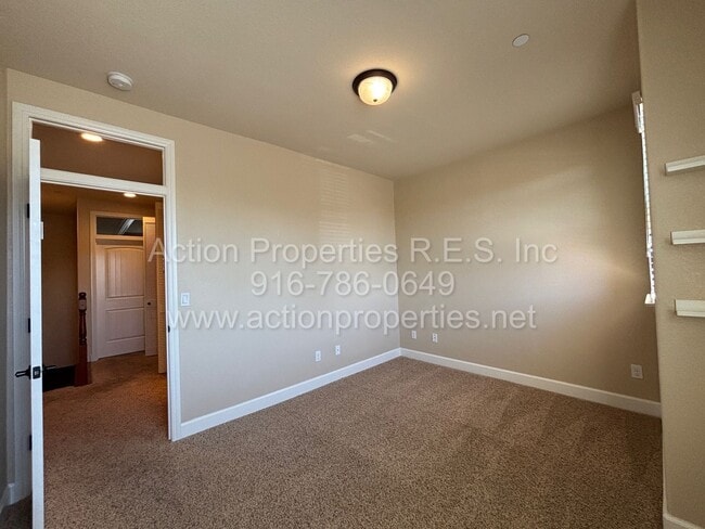 Building Photo - Gated Penryn Patio 2 Story Home, 3 Bedroom...