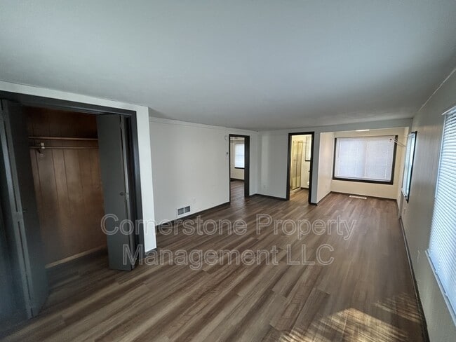 Building Photo - 1011 Cedar St