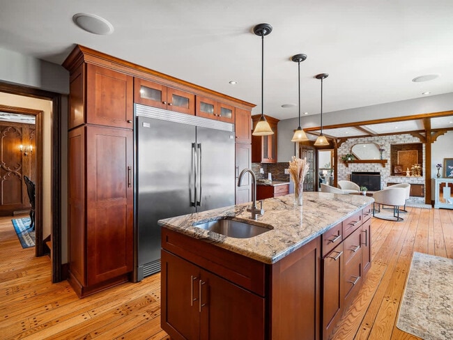 Building Photo - 1811 Breezewood Dr