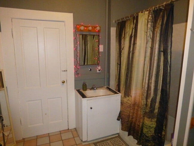 Building Photo - Pre-lease September - 4Bd/1Ba