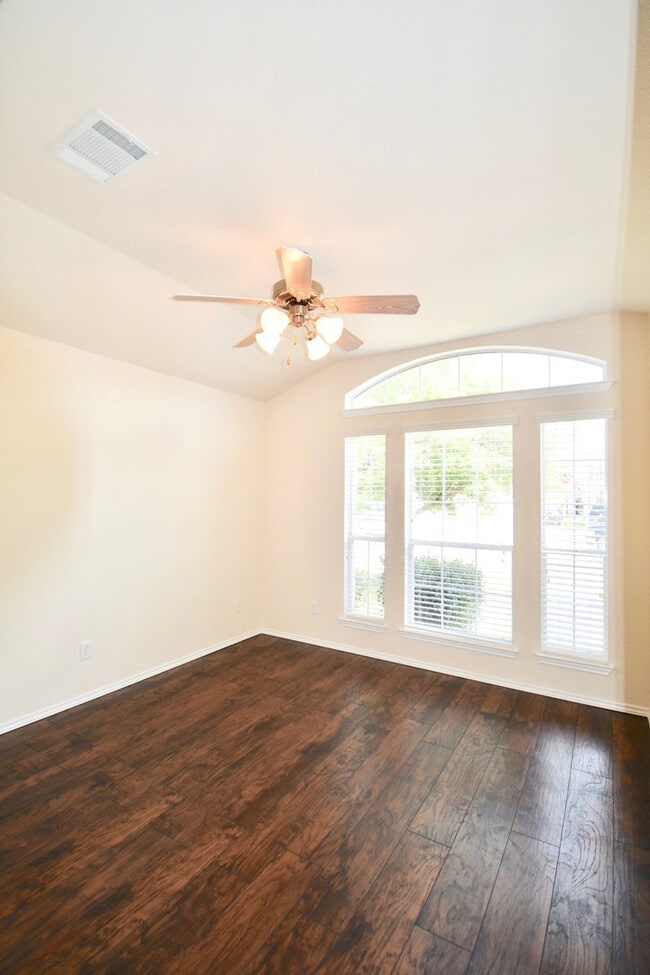 Building Photo - Welcome to Bridgewood Estates—your new hav...