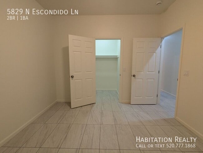 Building Photo - 5829 N Escondido Ln