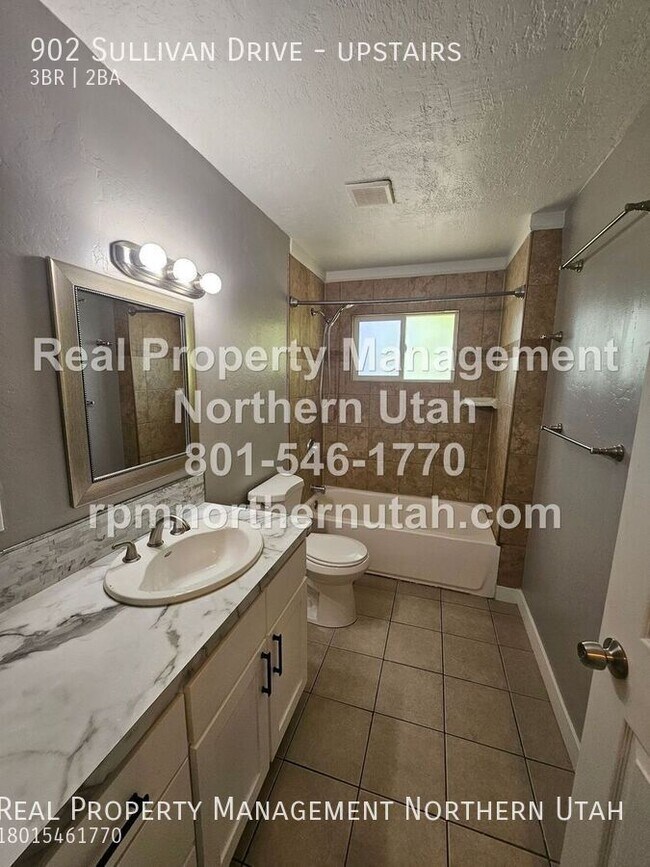 Building Photo - 902 Sullivan Dr