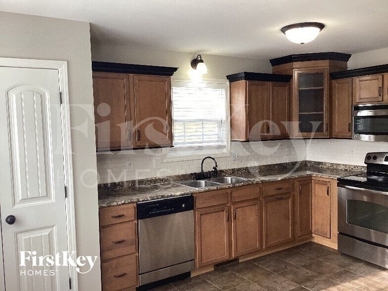 Building Photo - 978 Dwight Eisenhower Way