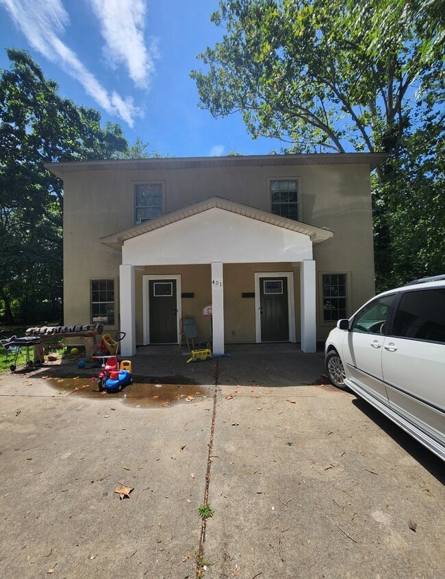 Primary Photo - 401 Lane St