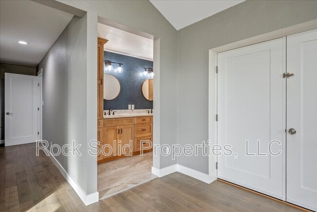 Building Photo - 753 Latigo Loop