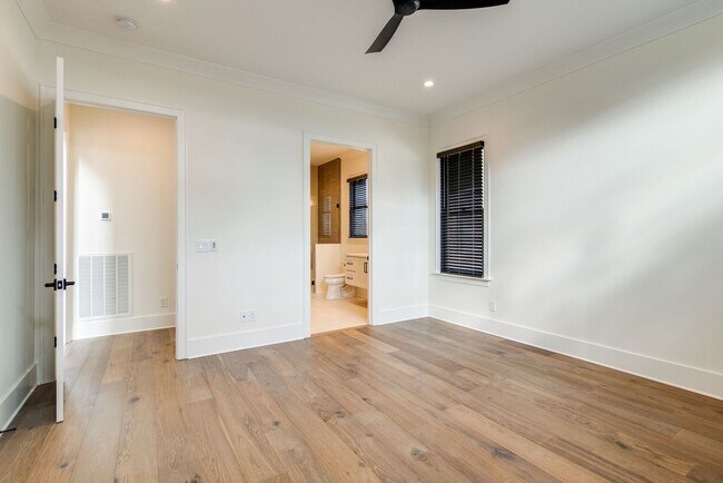 Building Photo - Like New 4 Bedroom Luxury Home in Franklin TN