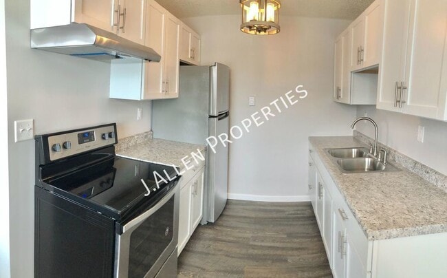 Building Photo - 1900 Parker Cir