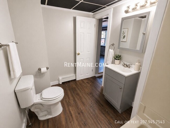 Building Photo - 468 Union St