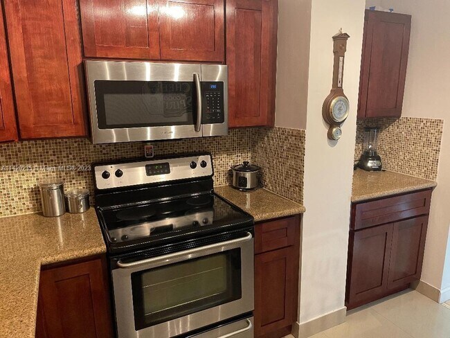 Primary Photo - 2500 NE 135th Ter