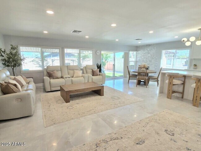 Primary Photo - 2848 E Turquoise Dr