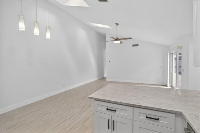 Building Photo - 5230 Woodruff Ln