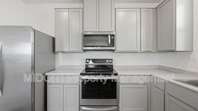 Building Photo - 10419 Salitrillo Bnd