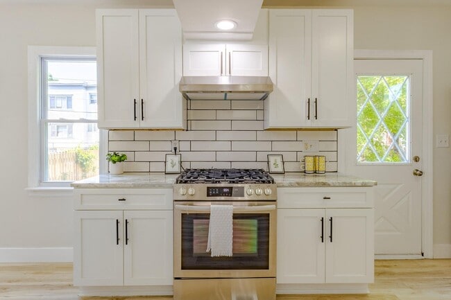 Primary Photo - Updated 4 bedroom Bayview Single Family Home