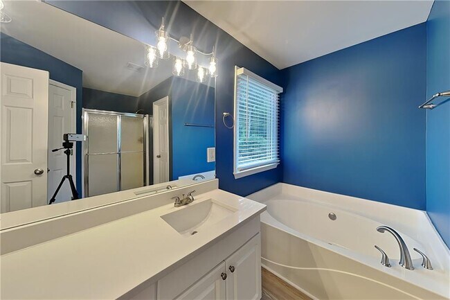 Building Photo - 327 Laurel Glen Crossing