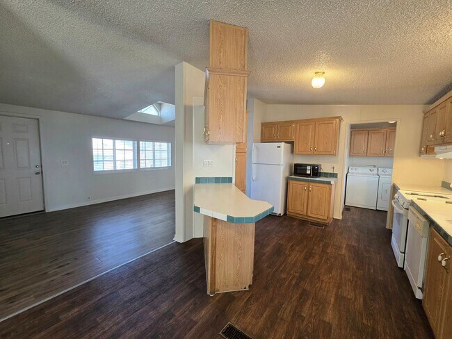 Building Photo - 5914 Sassy Rose Dr