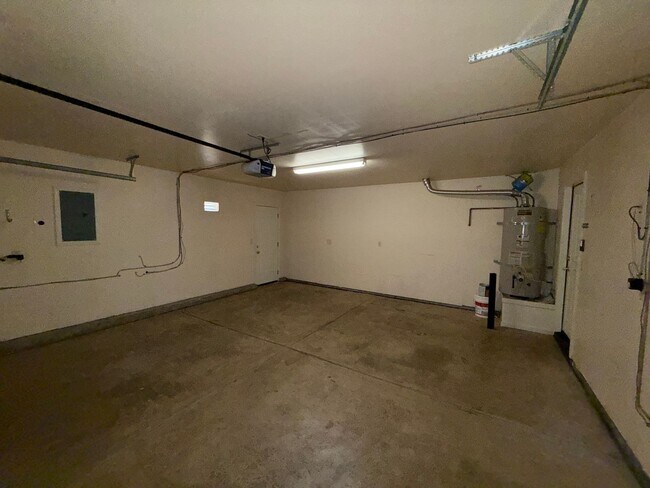 Building Photo - 6220 Orchard Hill Way
